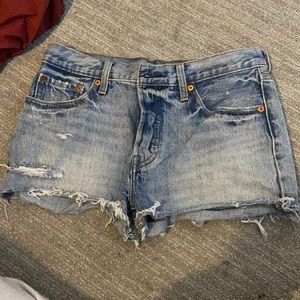 W28 Levi 501 light denim jean shorts